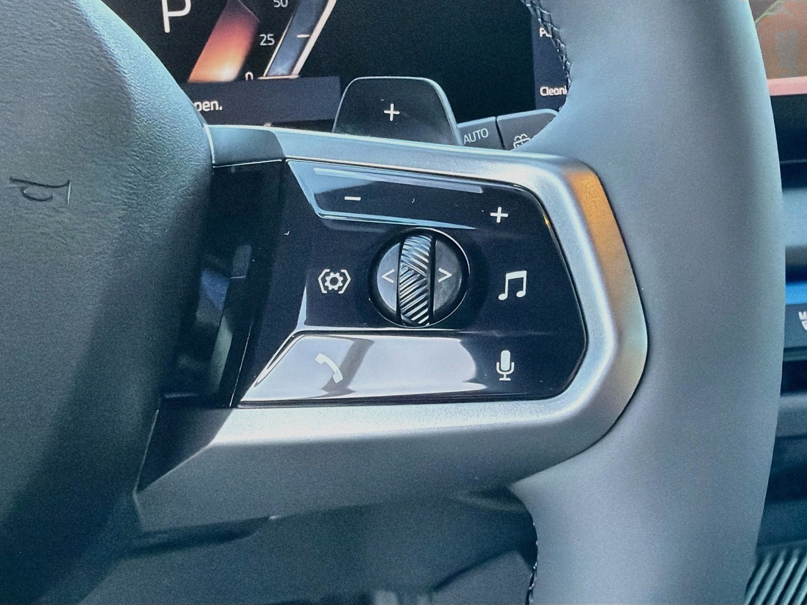 New 2026 Alpine White BMW 30 xDrive image 38