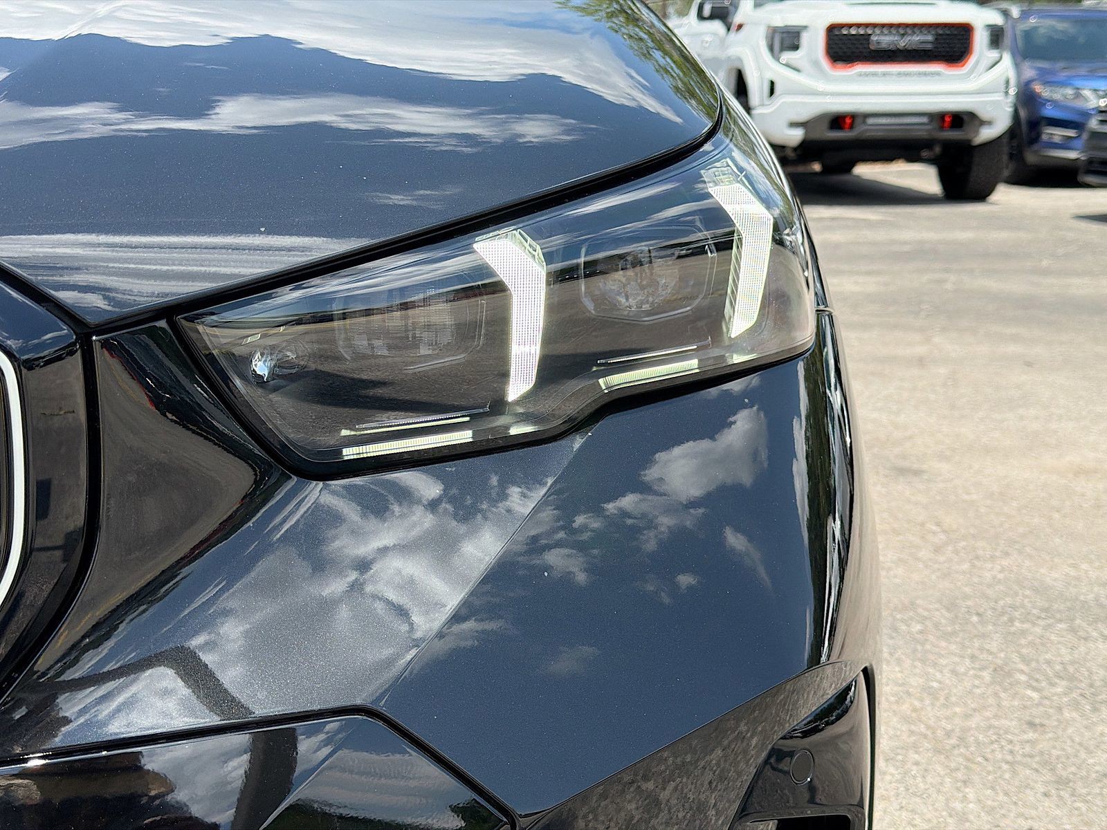 New 2027 Black Sapphire Metallic BMW 550e xDrive image 9