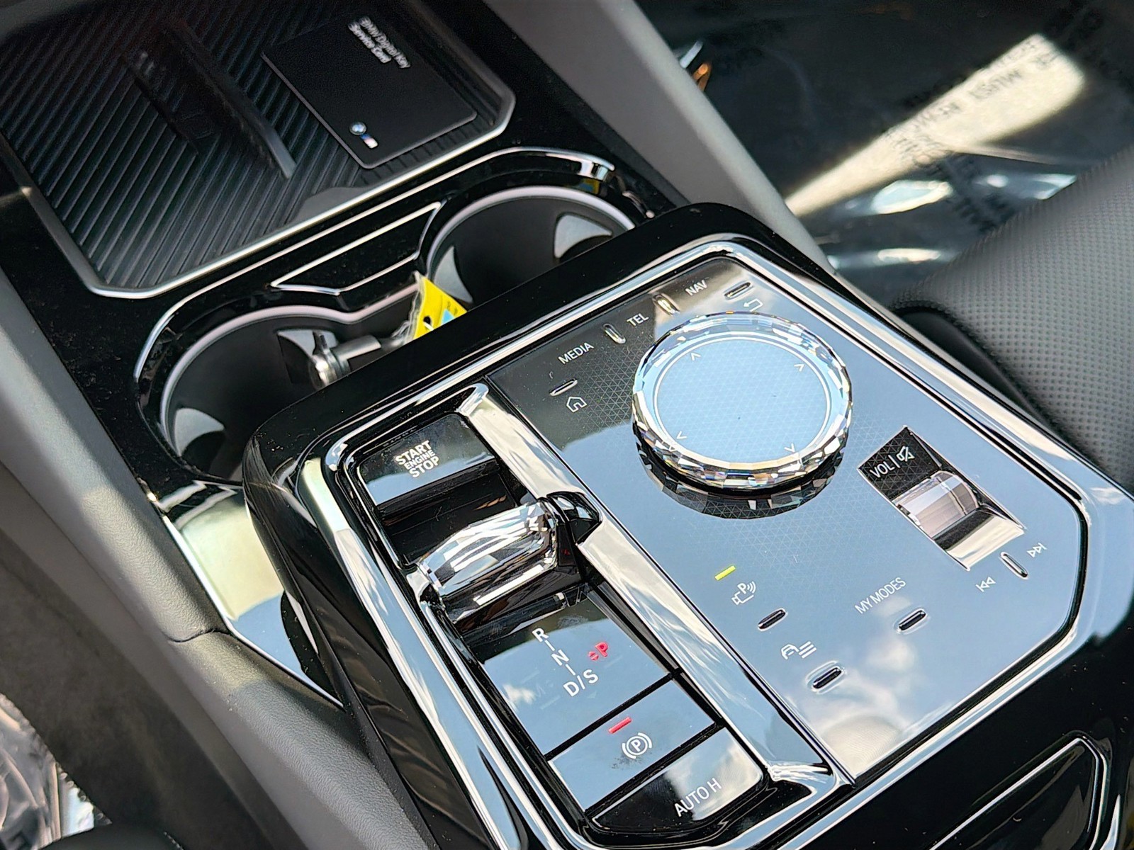 New 2027 Black Sapphire Metallic BMW 550e xDrive image 28