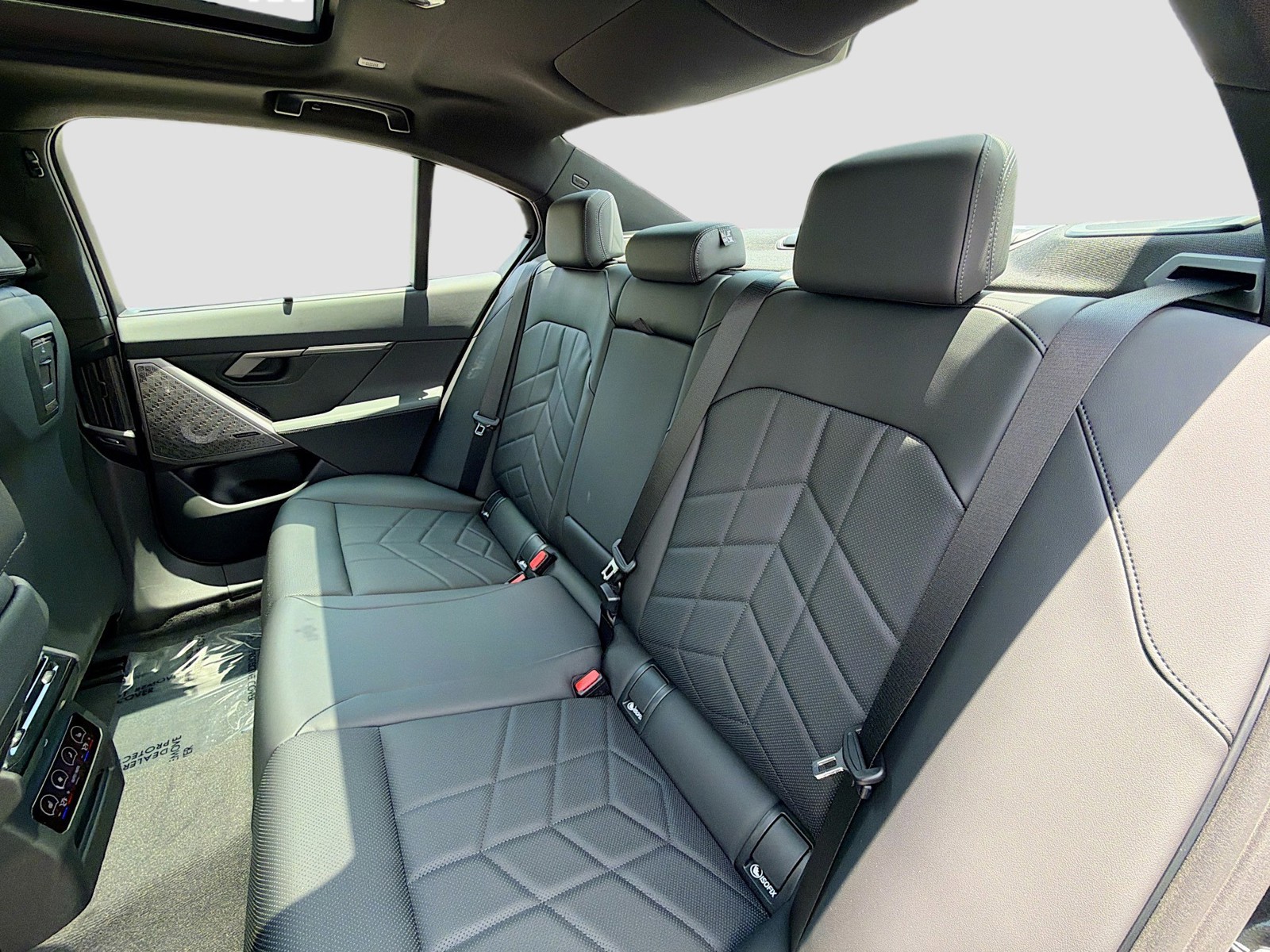New 2027 Black Sapphire Metallic BMW 550e xDrive image 20