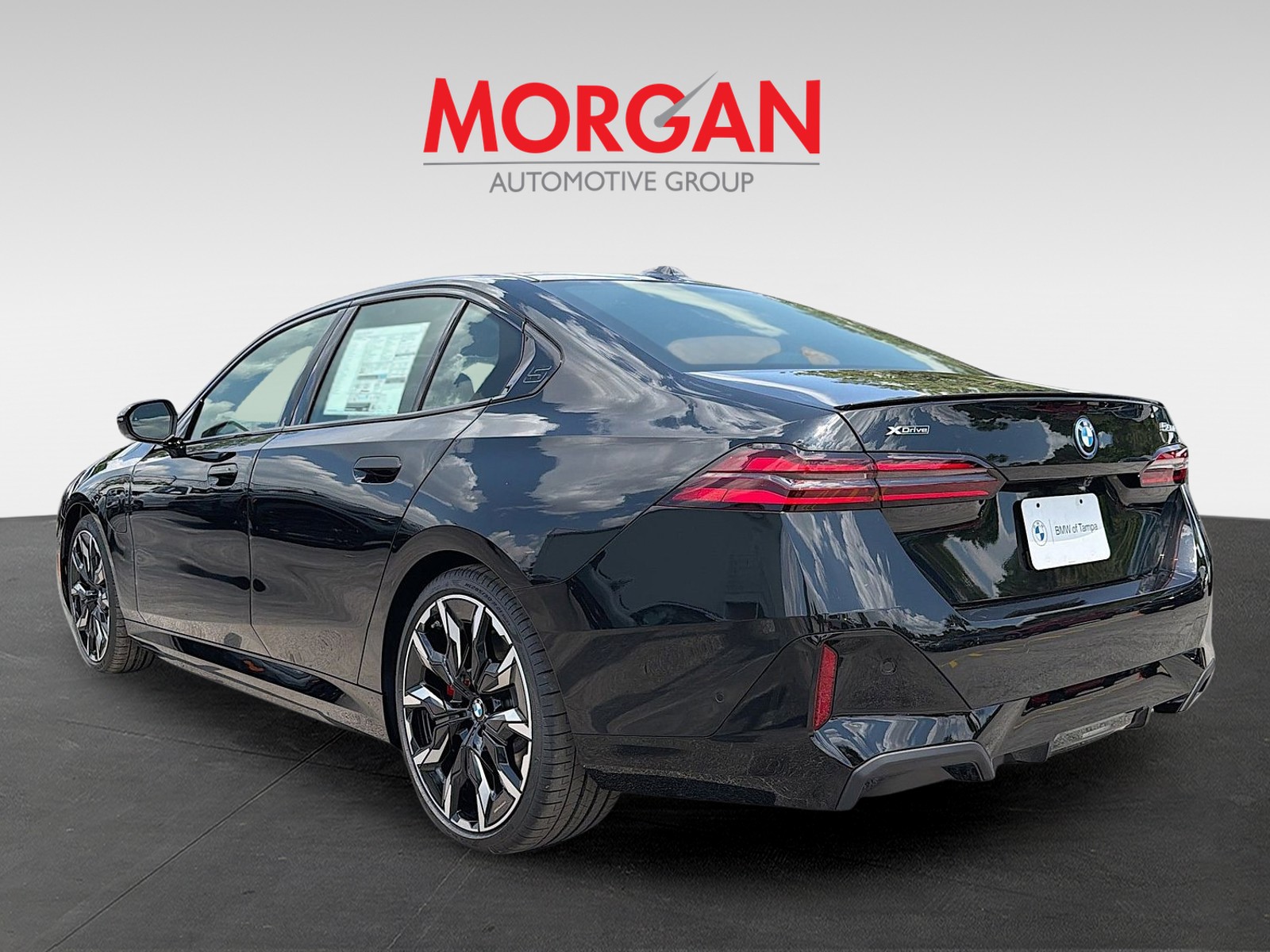 New 2027 Black Sapphire Metallic BMW 550e xDrive image 5