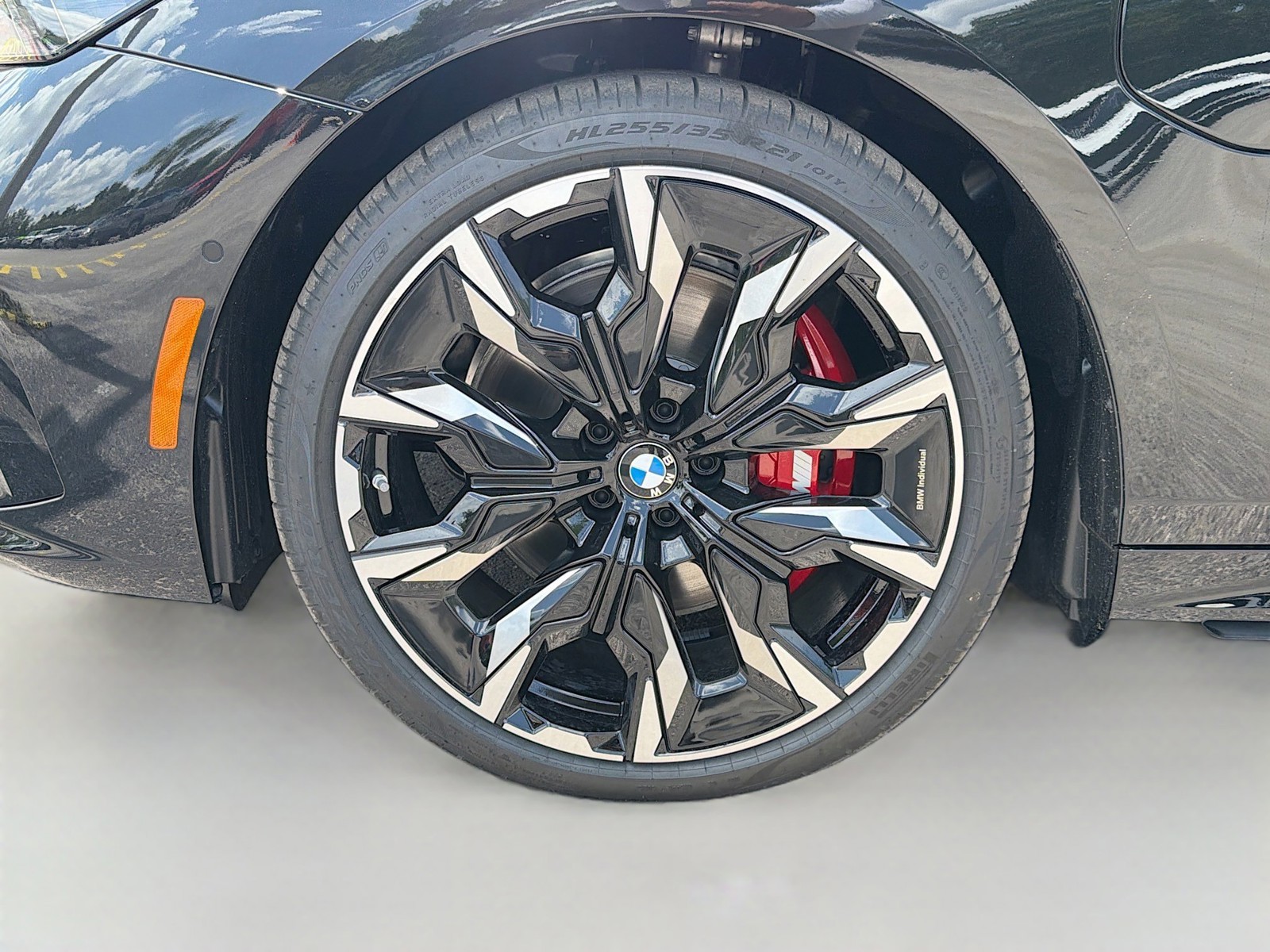 New 2027 Black Sapphire Metallic BMW 550e xDrive image 40