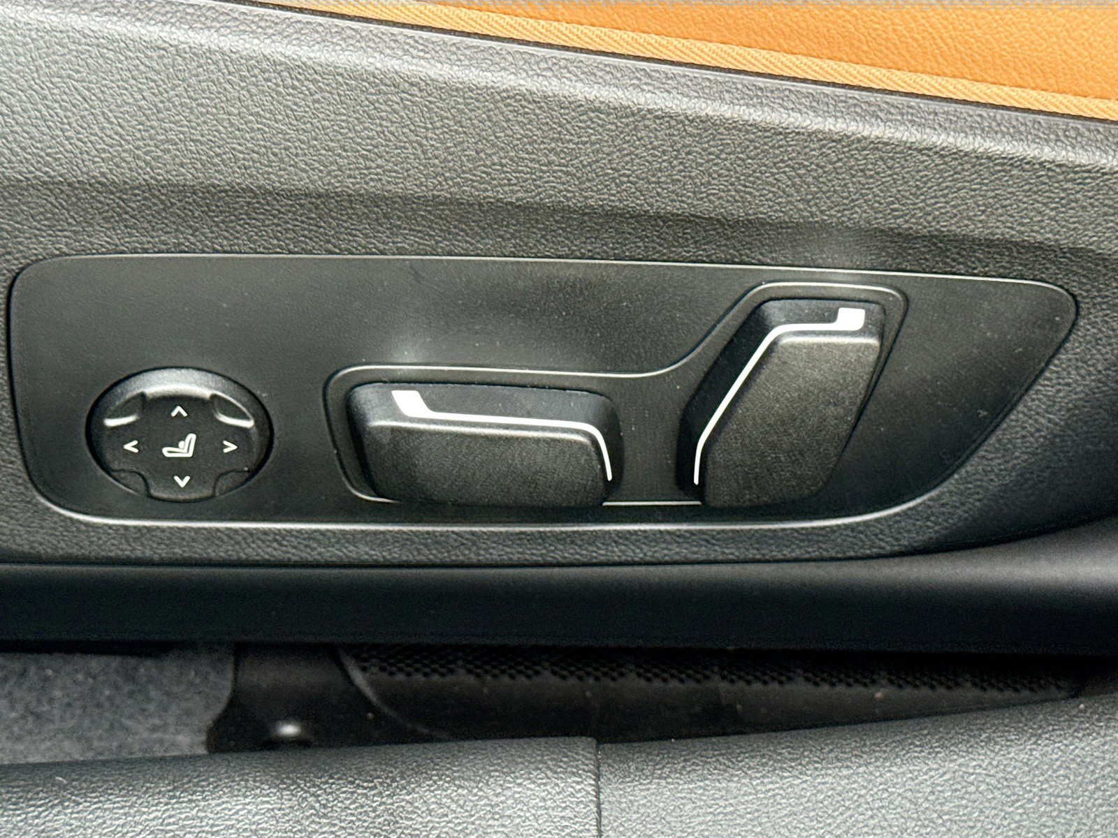 New 2026 Black Sapphire Metallic BMW 330i image 25