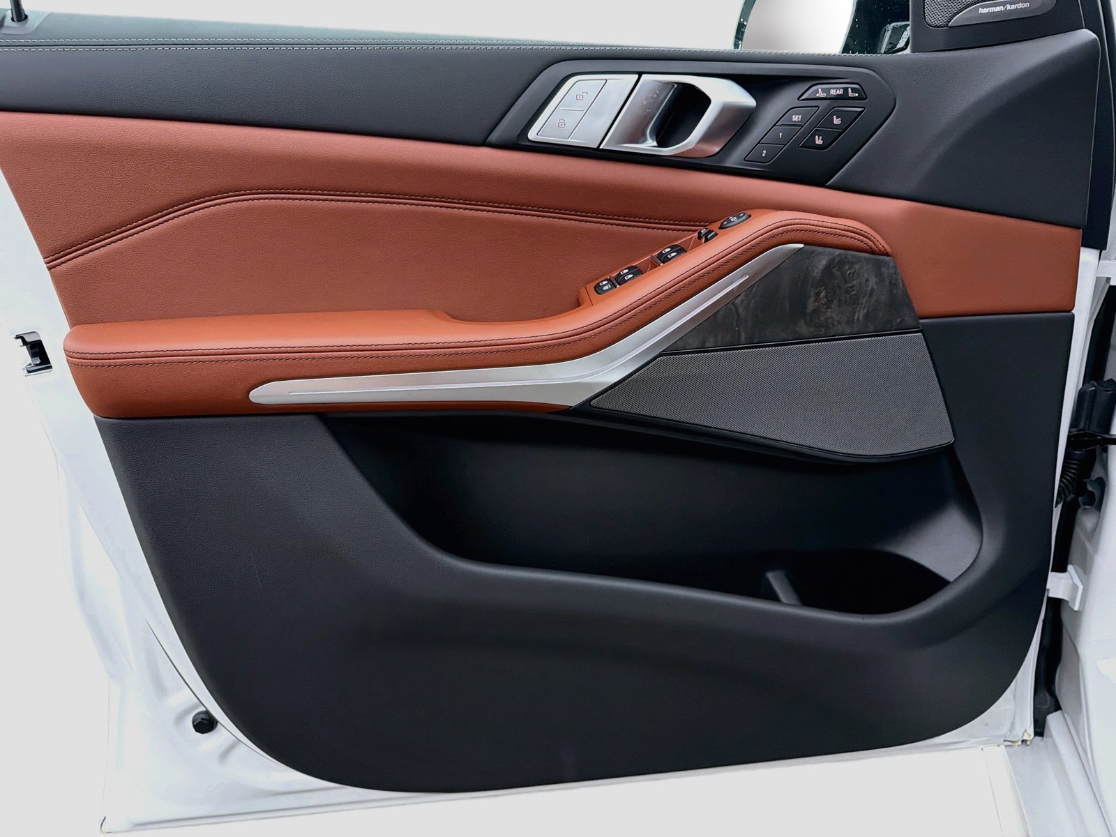New 2027 Mineral White Metallic BMW xDrive40i image 24