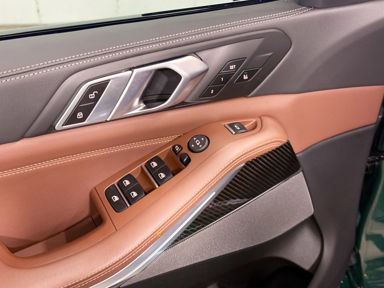 Used 2024 British Racing Green BMW M60i image 23