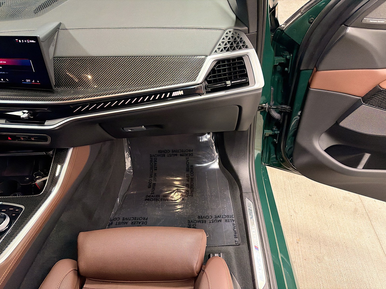 Used 2024 British Racing Green BMW M60i image 18