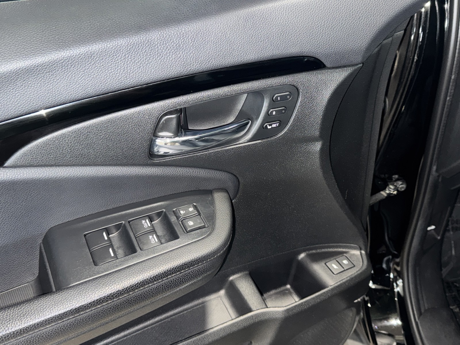 Used 2022 Black Honda Touring image 18