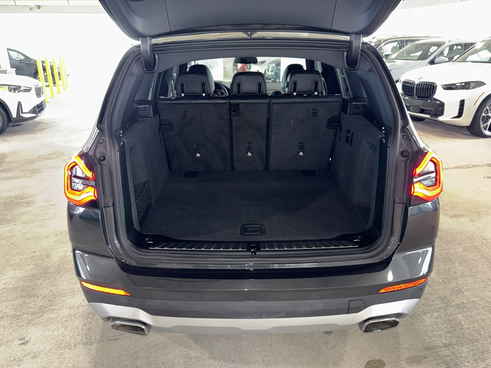 Used 2024 Gray BMW xDrive30i image 13