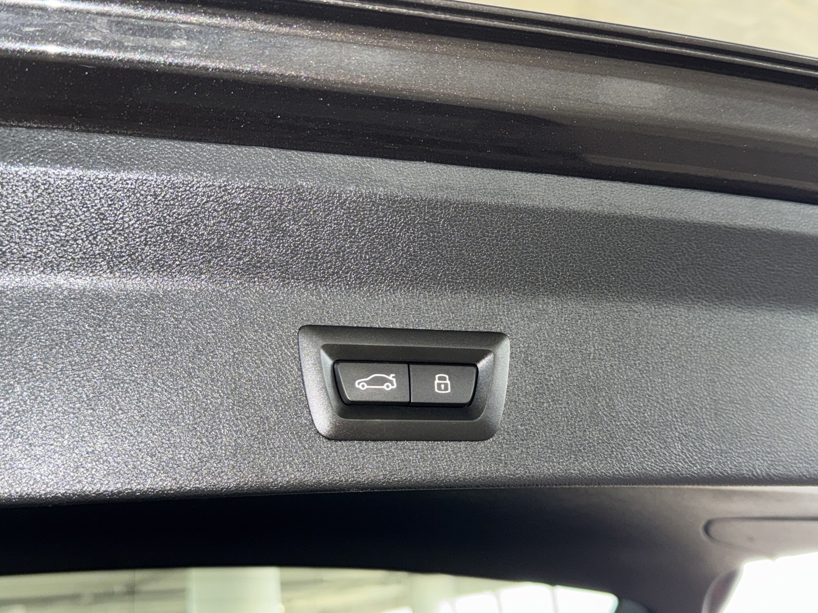 Used 2024 Gray BMW xDrive30i image 14