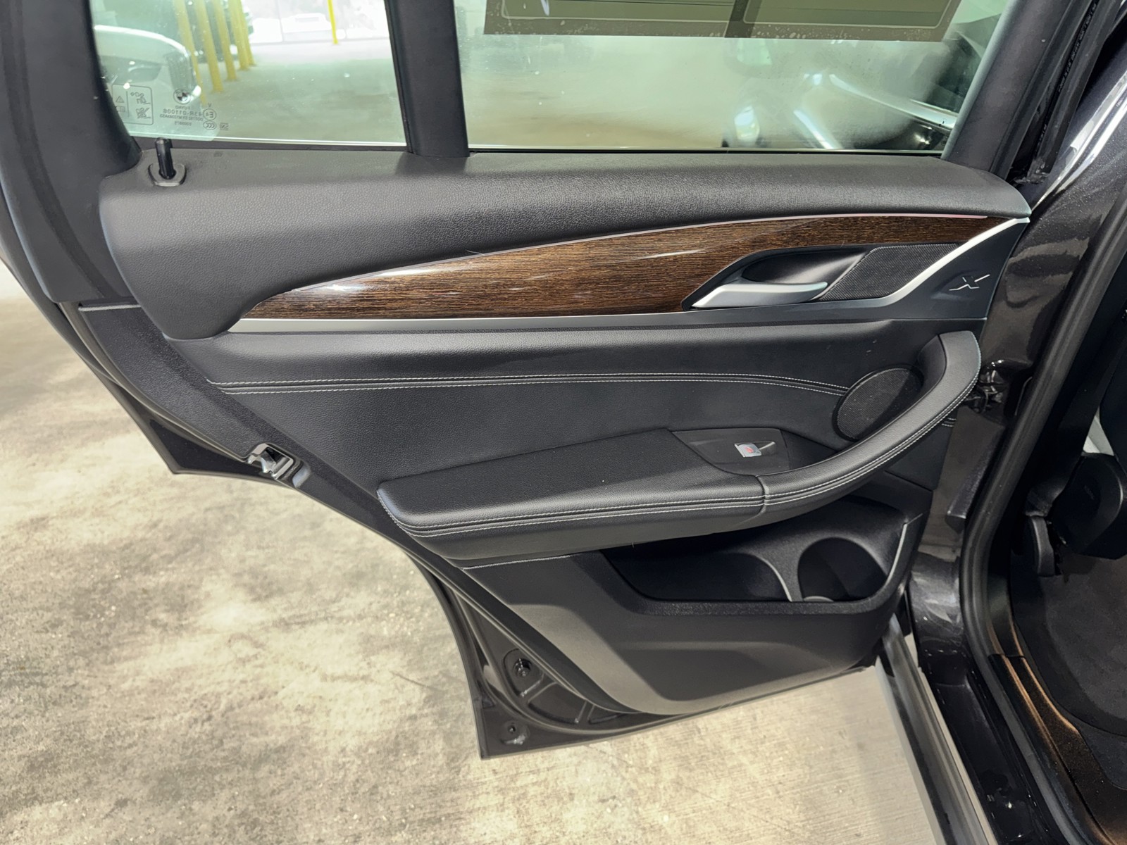 Used 2024 Gray BMW xDrive30i image 16