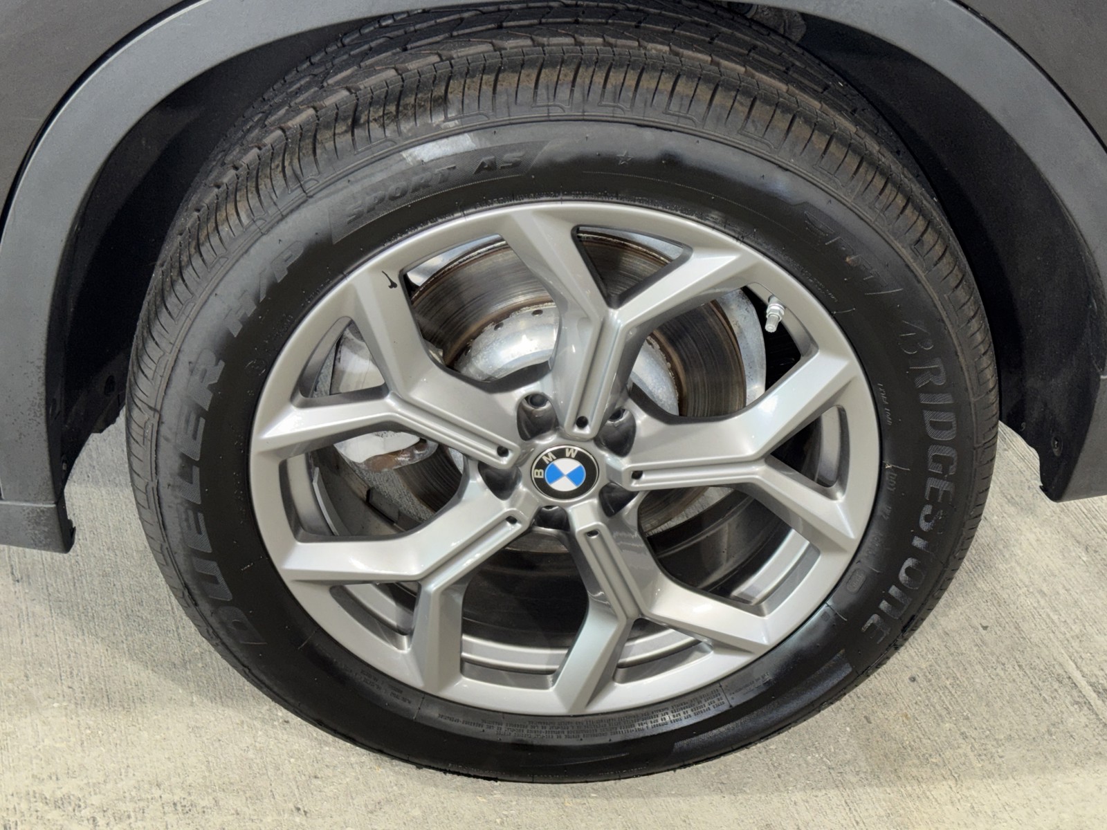 Used 2024 Gray BMW xDrive30i image 36