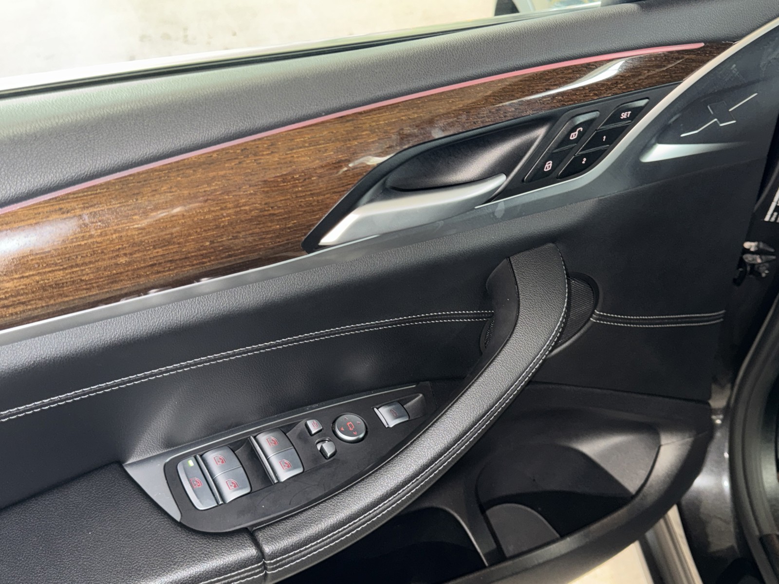 Used 2024 Gray BMW xDrive30i image 18