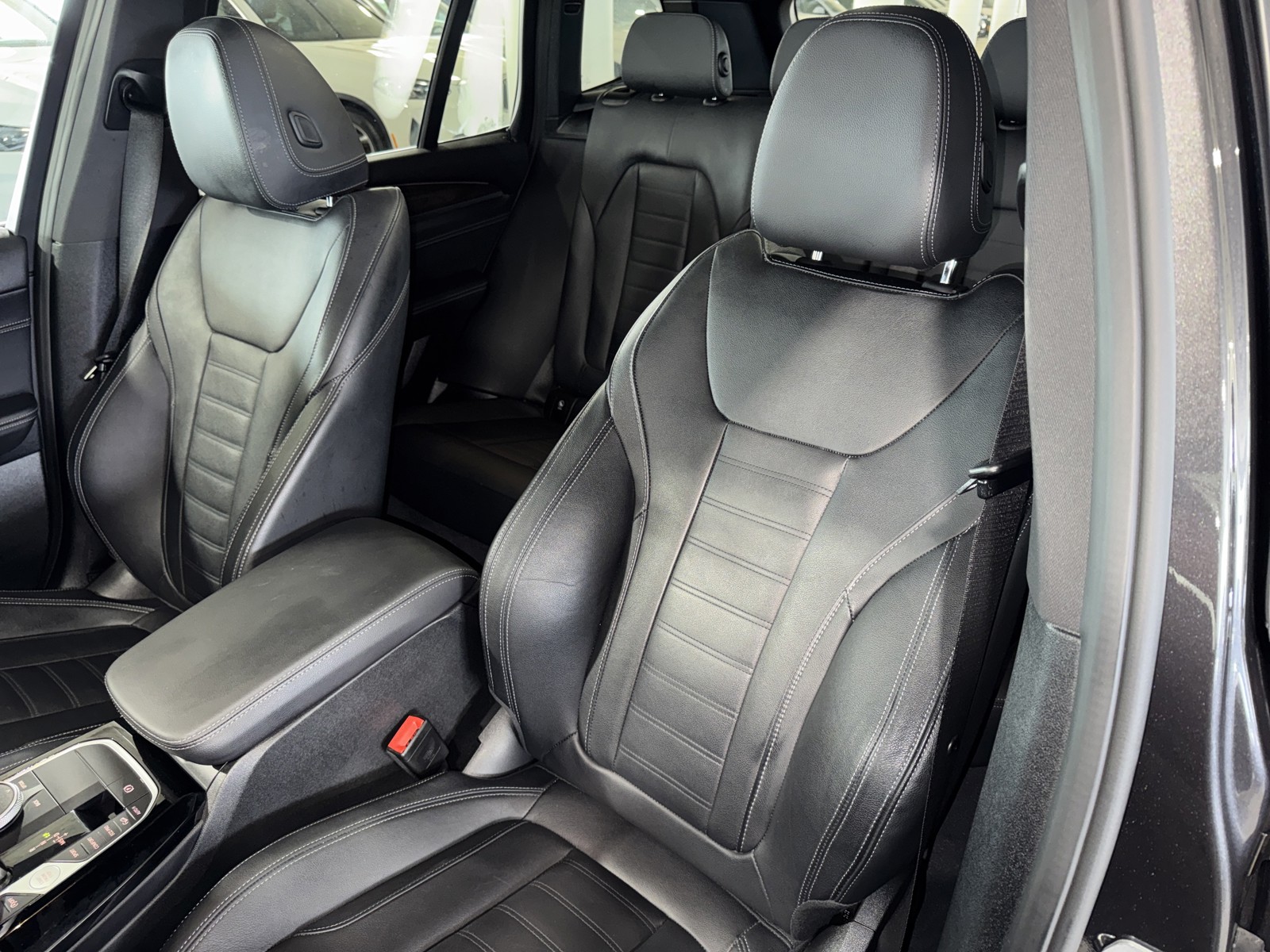 Used 2024 Gray BMW xDrive30i image 33