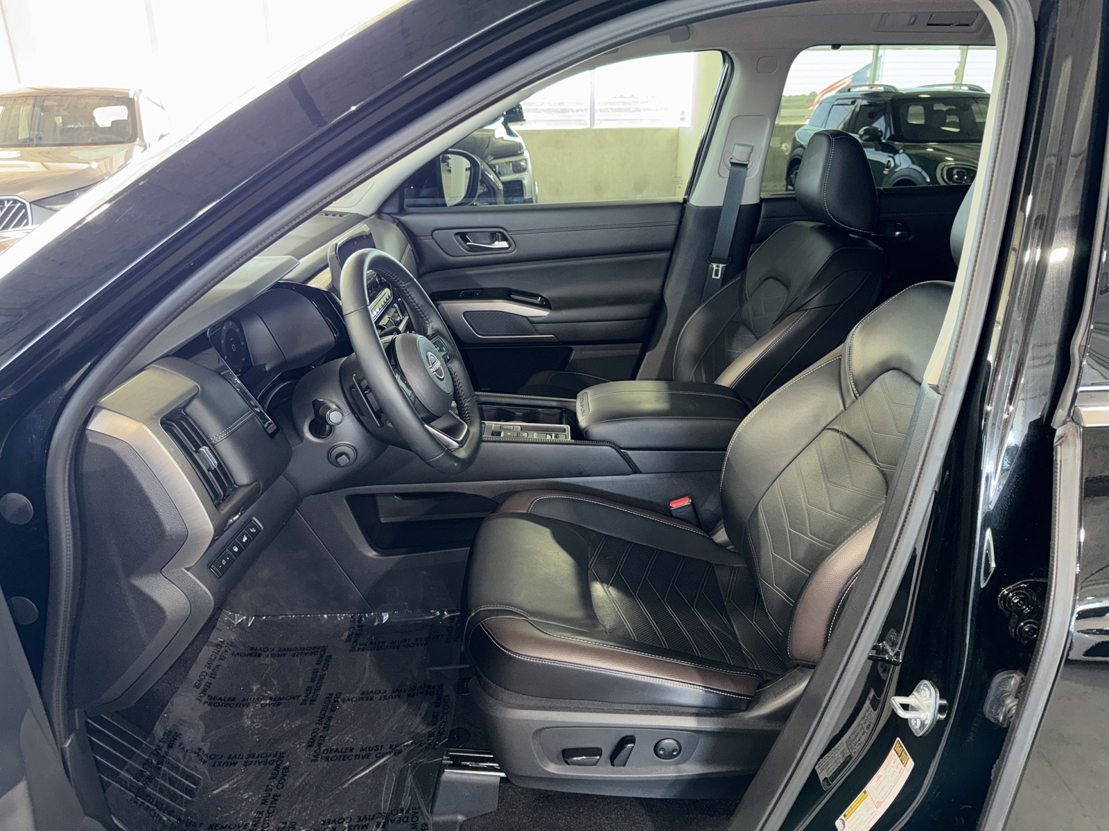 Used 2024 Black Nissan Platinum image 19