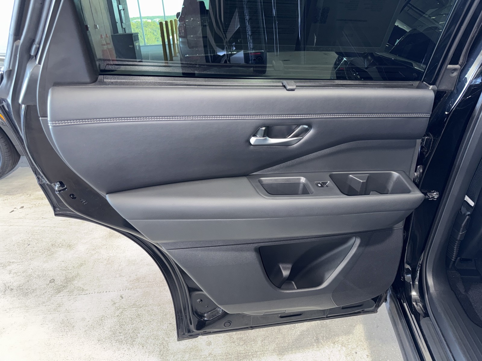 Used 2024 Black Nissan Platinum image 22
