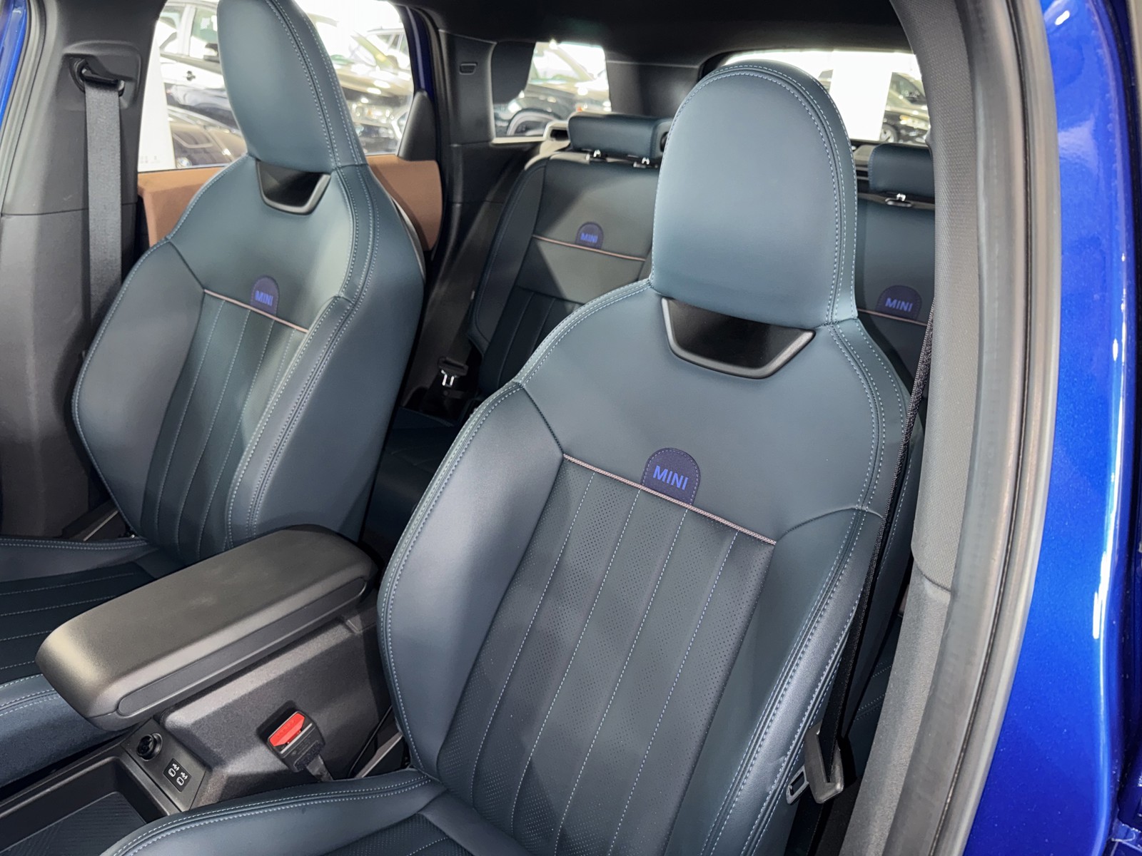 Certified Used 2025 Blue MINI Signature Plus image 32
