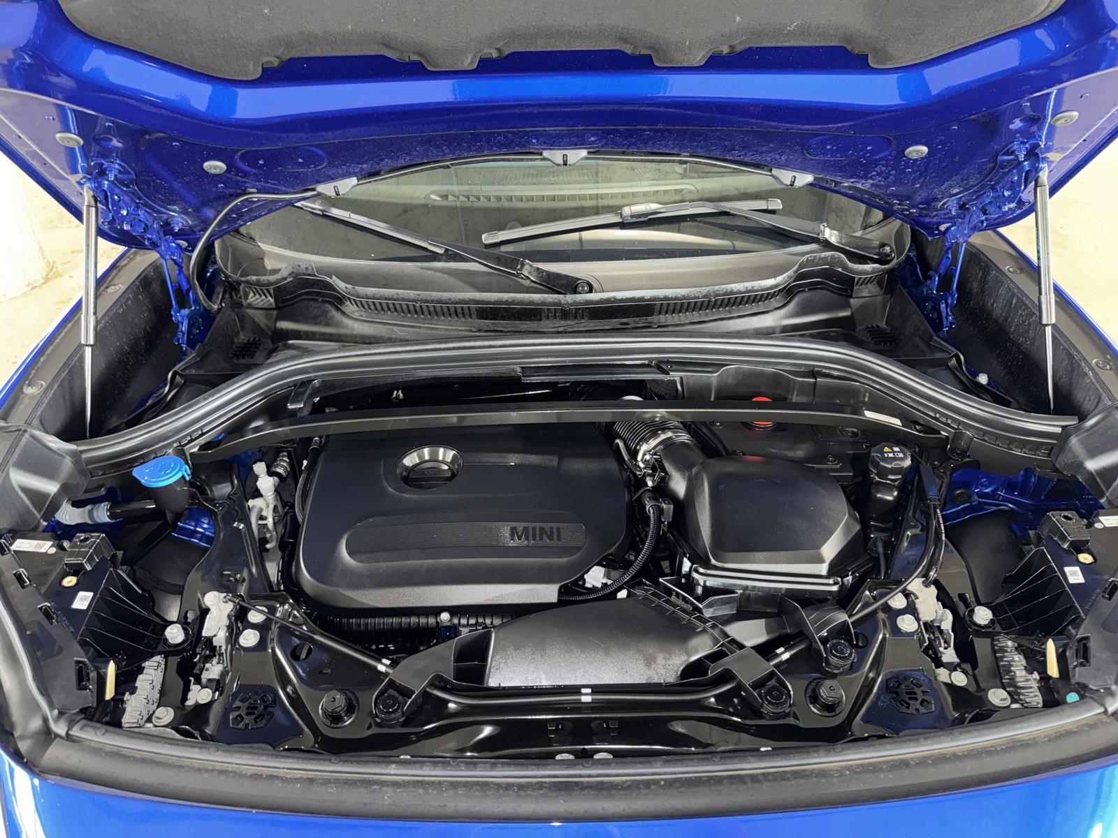 Certified Used 2025 Blue MINI Signature Plus image 34