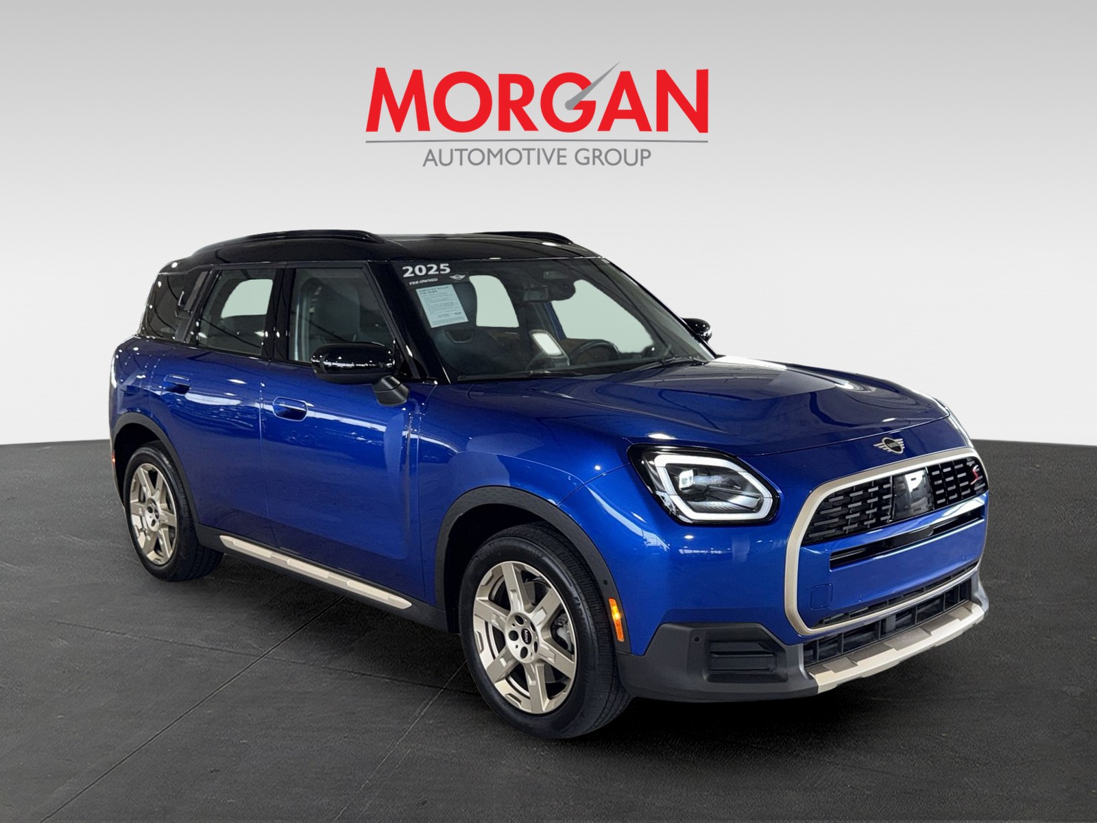 Certified Used 2025 Blue MINI Signature Plus image 2