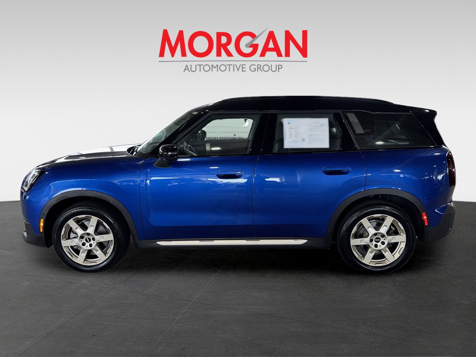 Certified Used 2025 Blue MINI Signature Plus image 5