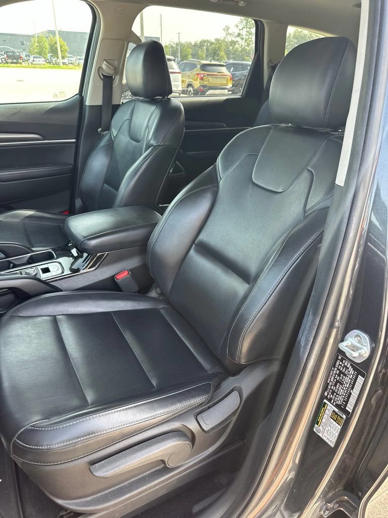 Used 2020 Gravity Grey Kia LX image 18