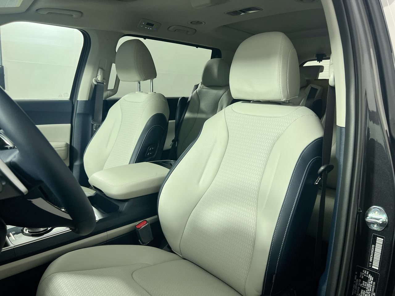 Certified Used 2025 Panthera Metal Kia SX Prestige image 14