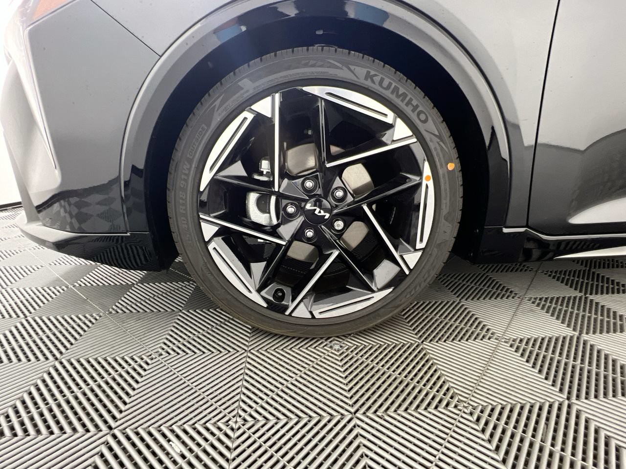 New 2026 Interstellar Gray Kia GT-Line image 13