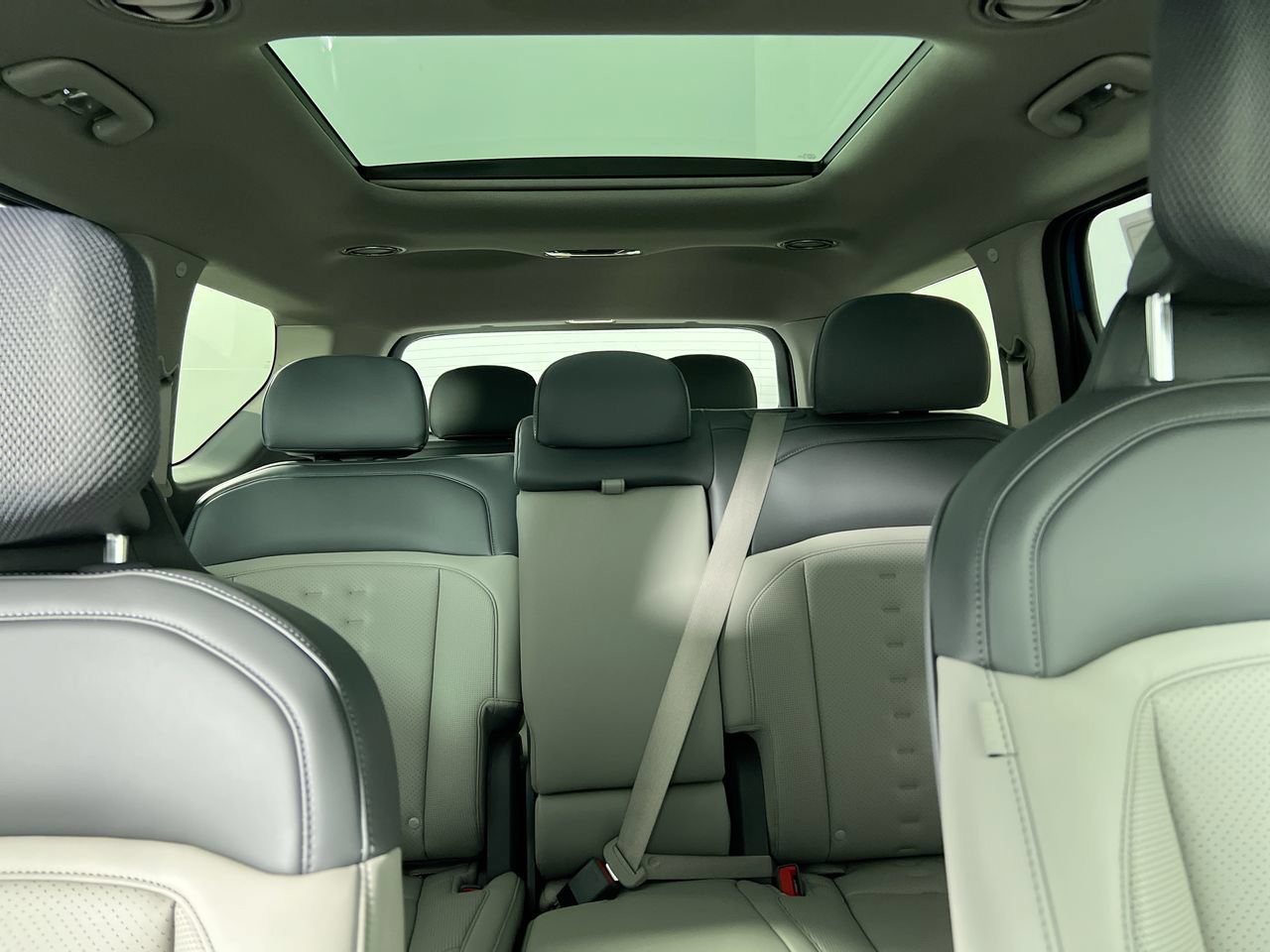 New 2026 Ocean Blue Kia Wind image 35