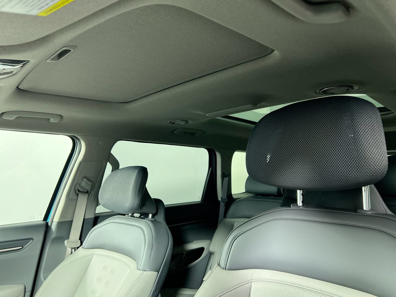 New 2026 Ocean Blue Kia Wind image 21