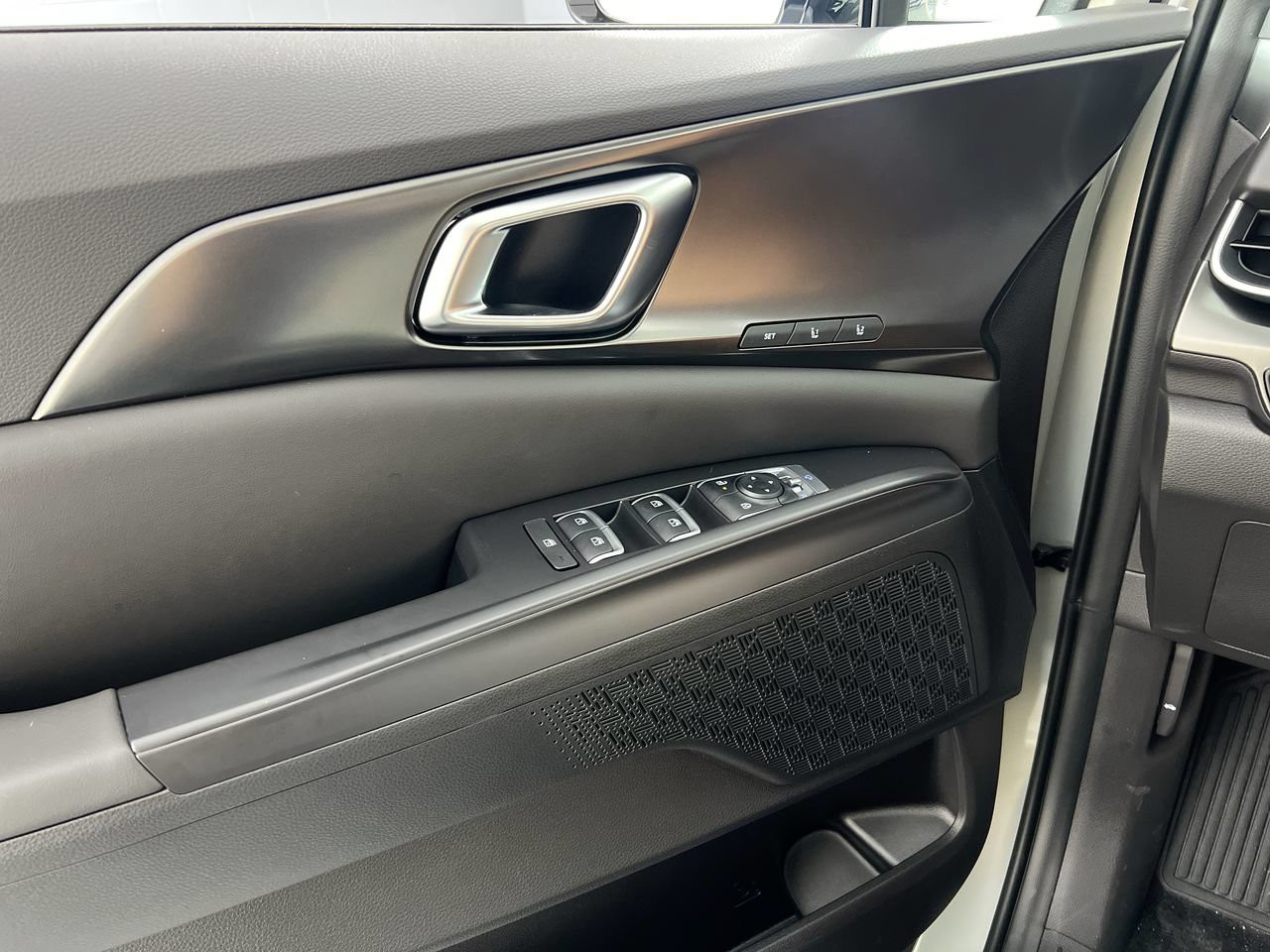 New 2027 Ivory Silver Kia SX image 16