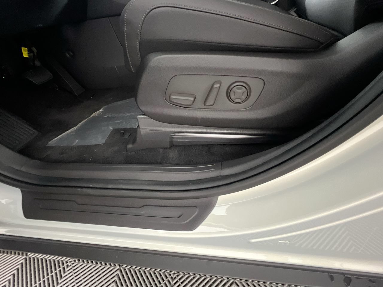 New 2027 Ivory Silver Kia SX image 15