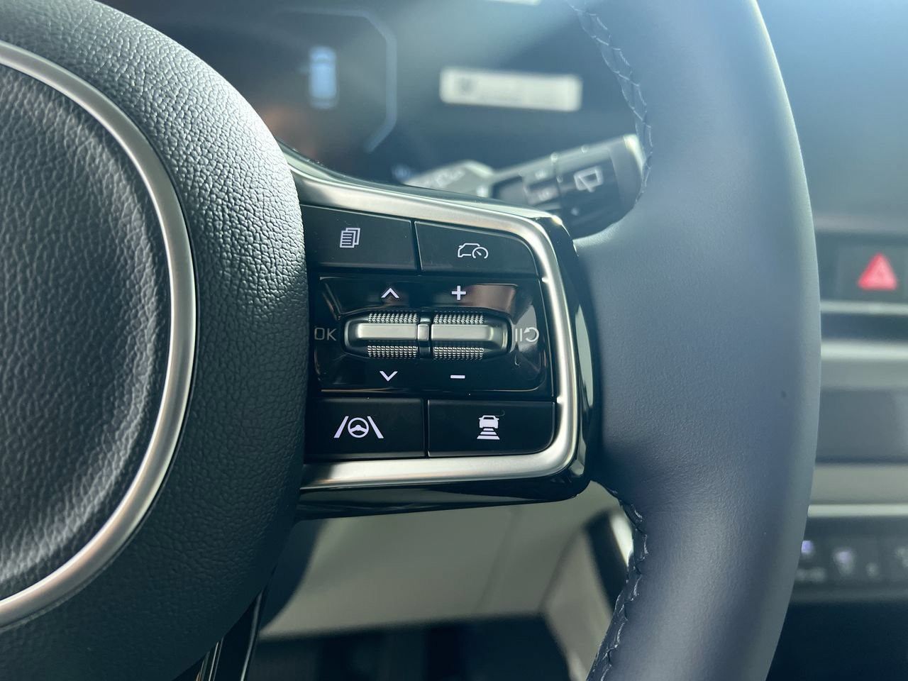 New 2027 Ceramic Silver Kia SX image 18