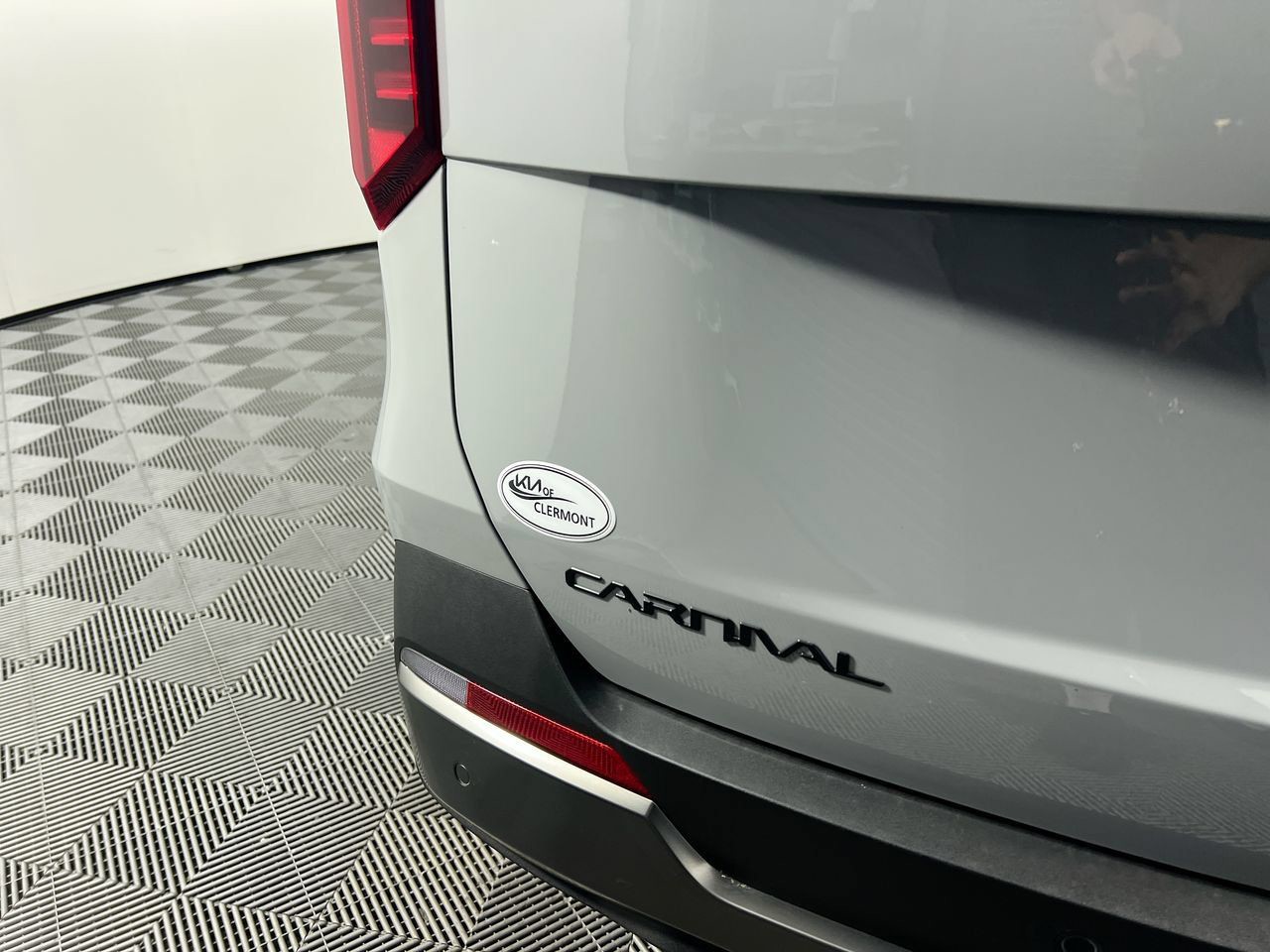 New 2027 Ceramic Silver Kia SX image 5