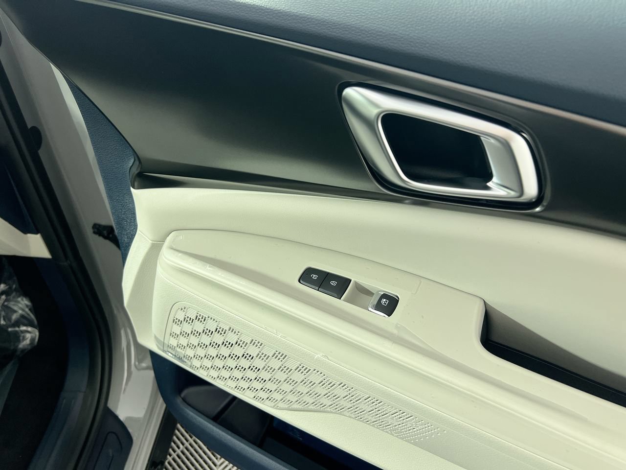 New 2027 Ceramic Silver Kia SX image 31