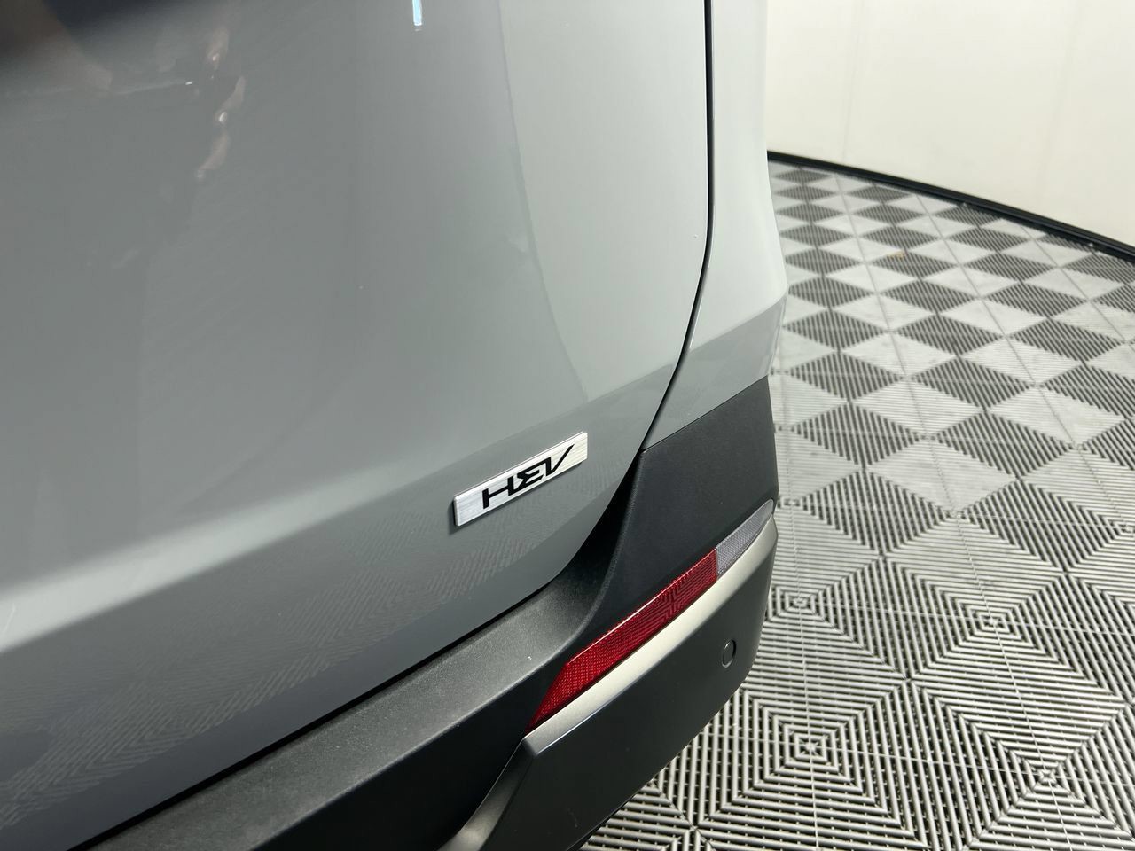 New 2027 Ceramic Silver Kia SX image 6