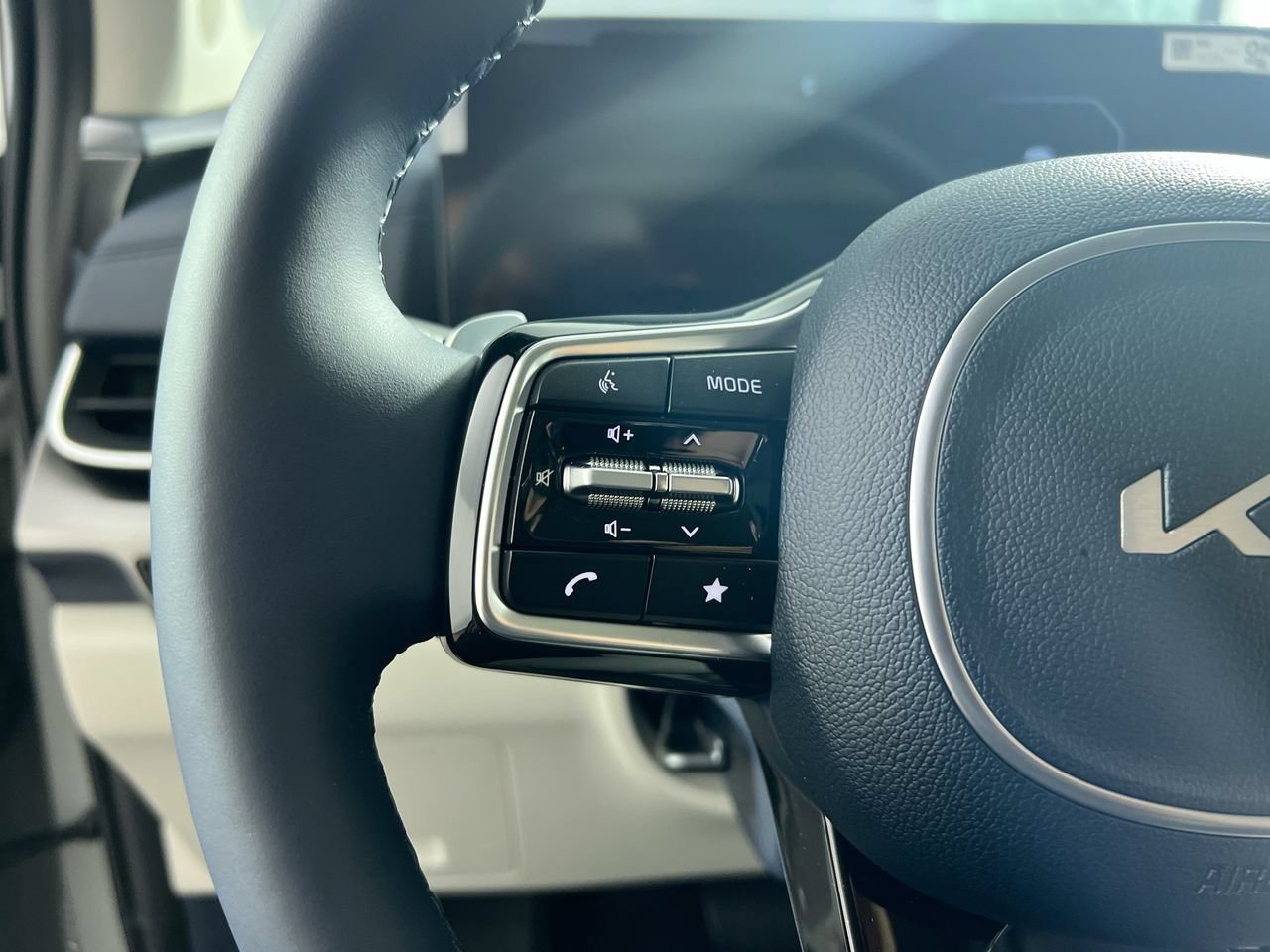 New 2027 Ceramic Silver Kia SX image 17