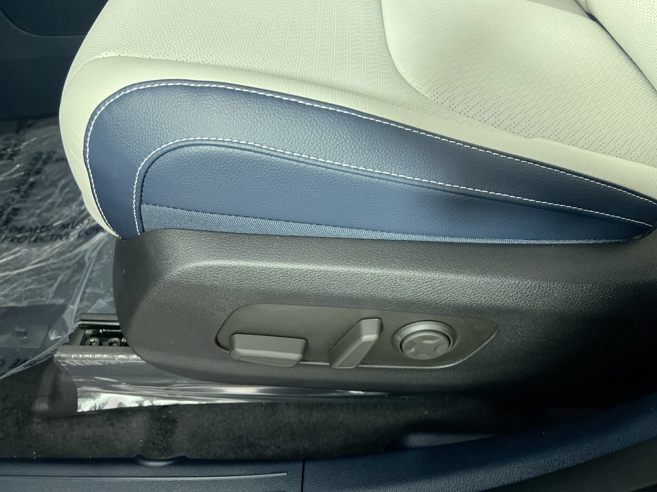 New 2027 Ceramic Silver Kia SX image 14