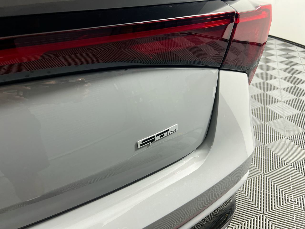 New 2026 Wolf Gray Kia GT-Line image 6