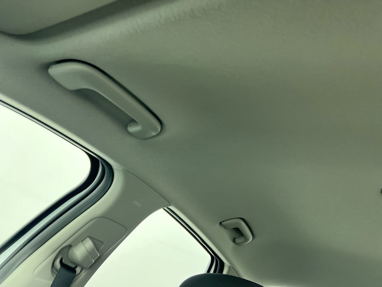 New 2026 Snow White Pearl Kia LXS image 20