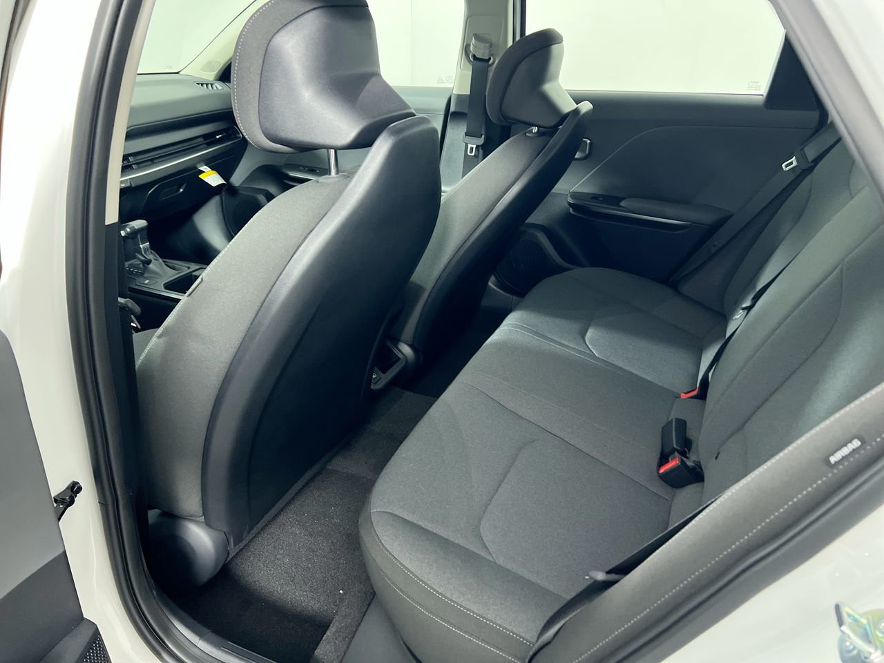 New 2026 Snow White Pearl Kia LXS image 29