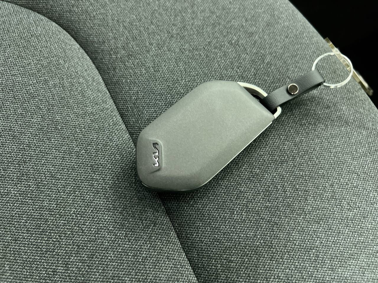 New 2026 Snow White Pearl Kia LXS image 35