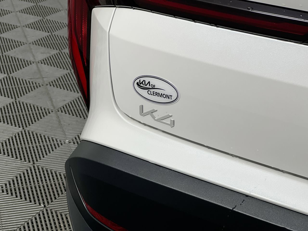 New 2026 Snow White Pearl Kia LXS image 5