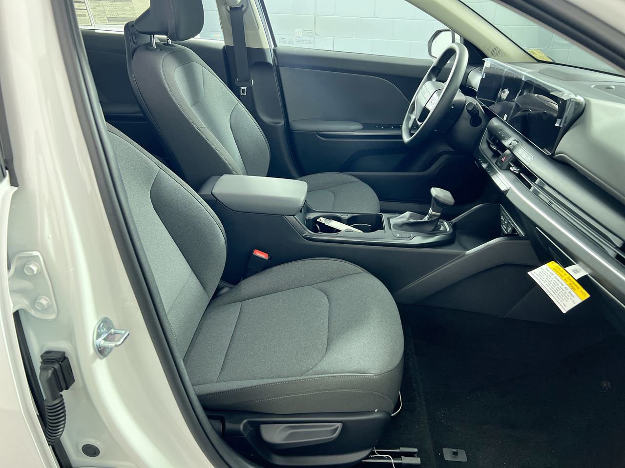 New 2026 Snow White Pearl Kia LXS image 31