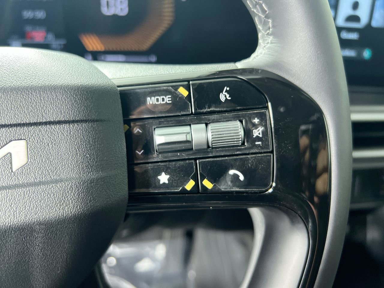 New 2026 Glacial White Pearl Kia LX image 17