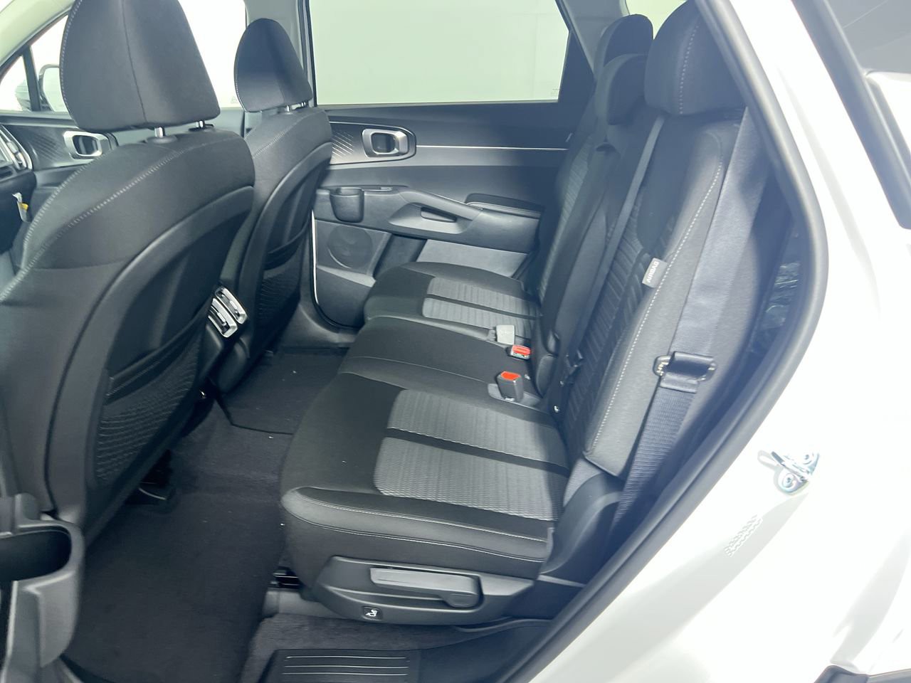 New 2026 Glacial White Pearl Kia LX image 26