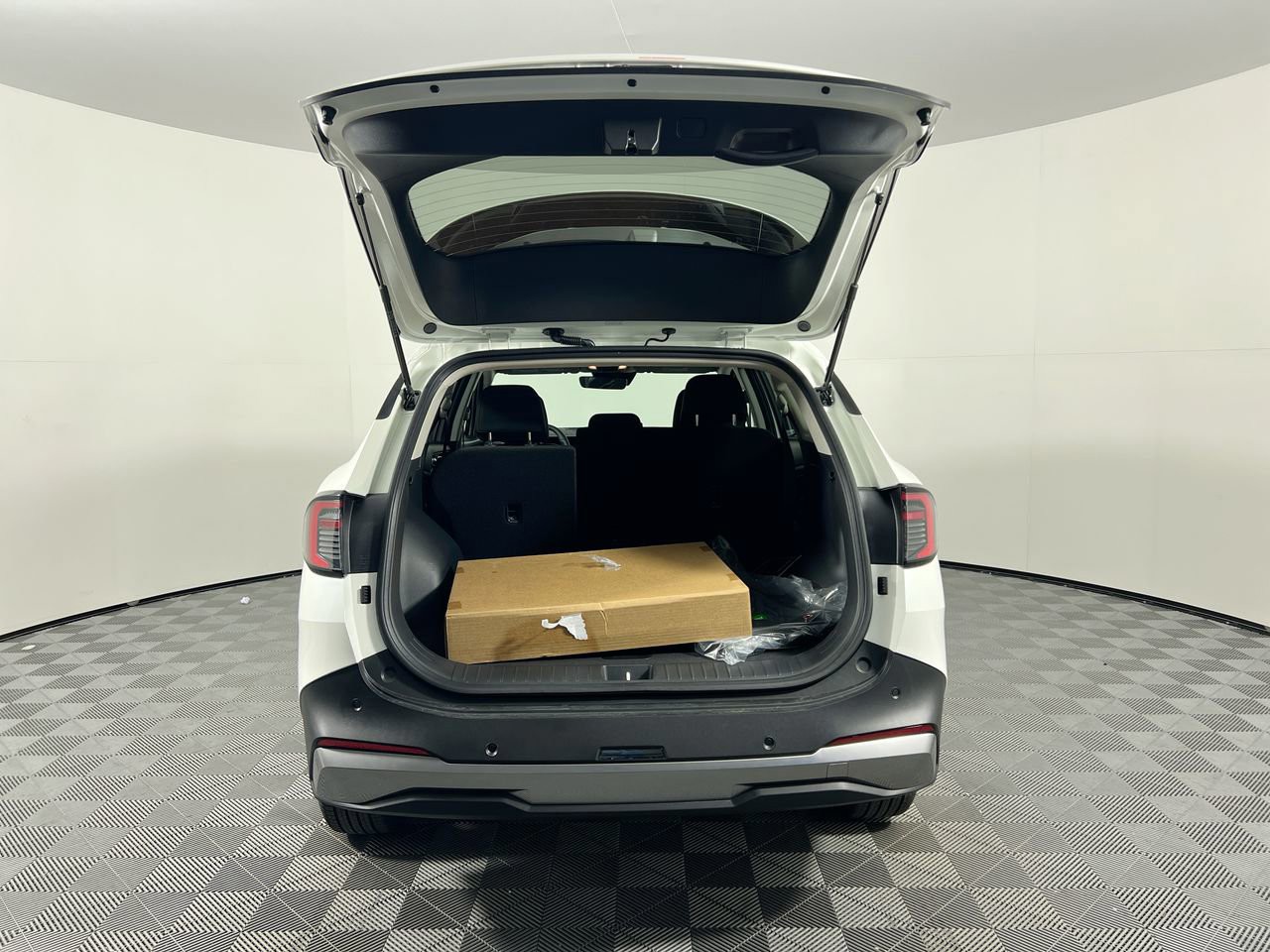 New 2026 Snow White Pearl Kia LX image 35