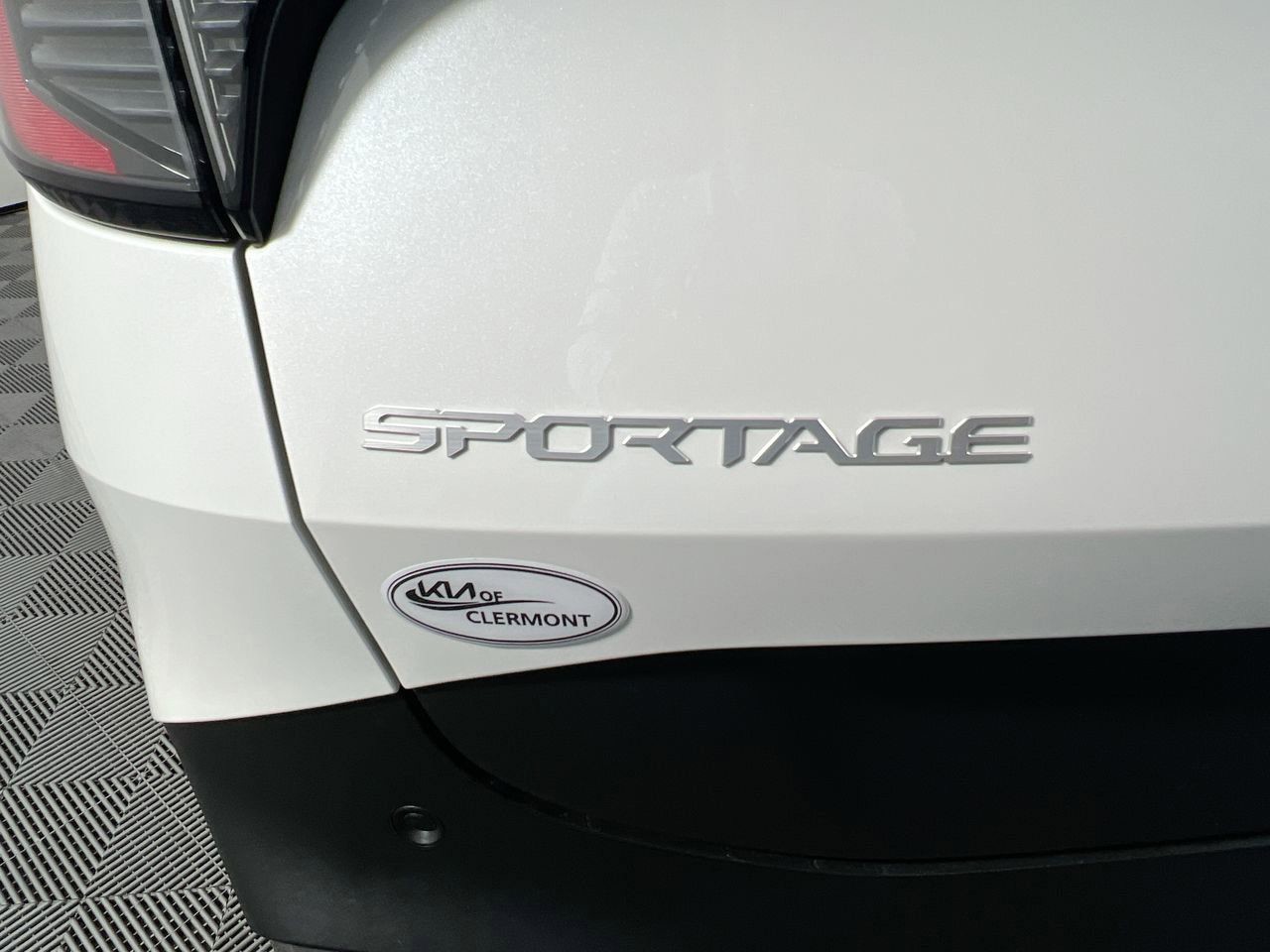 New 2026 Snow White Pearl Kia LX image 5