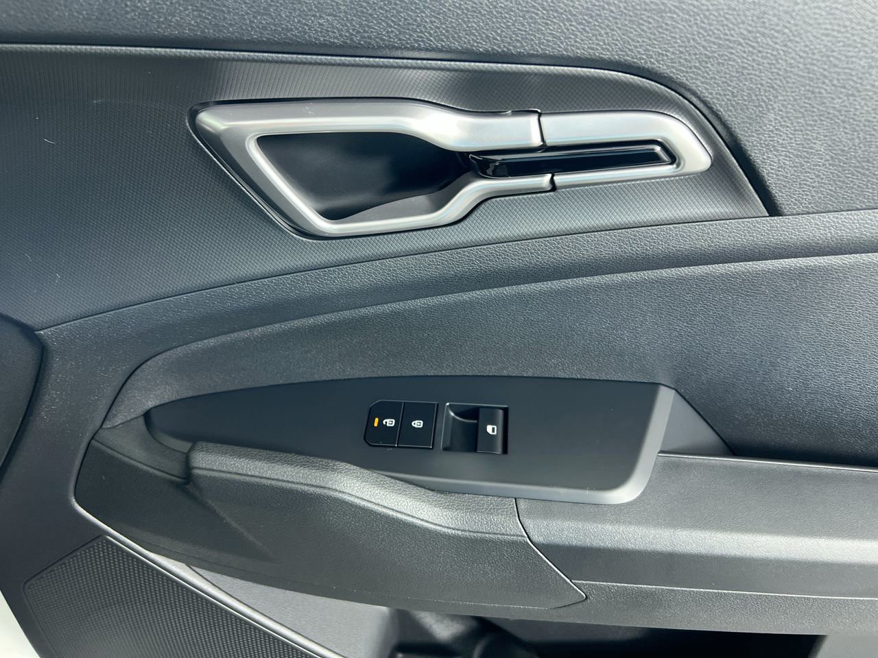 New 2026 Snow White Pearl Kia LX image 33