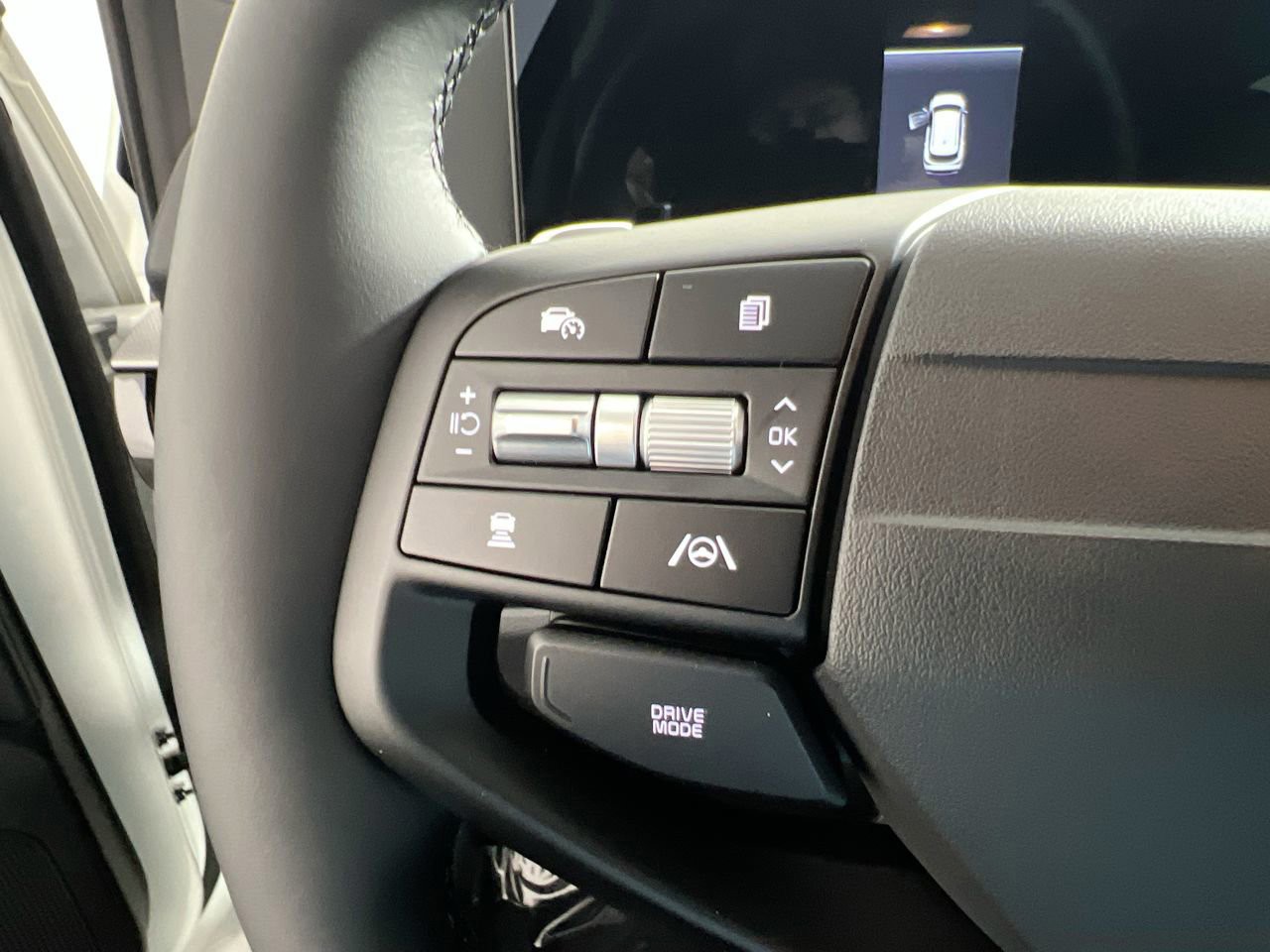 New 2026 Snow White Pearl Kia LX image 18