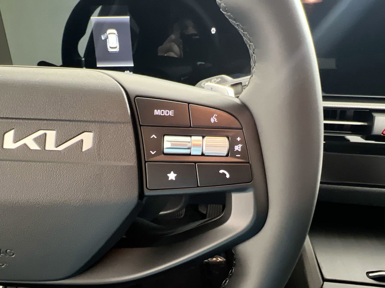 New 2026 Snow White Pearl Kia LX image 19