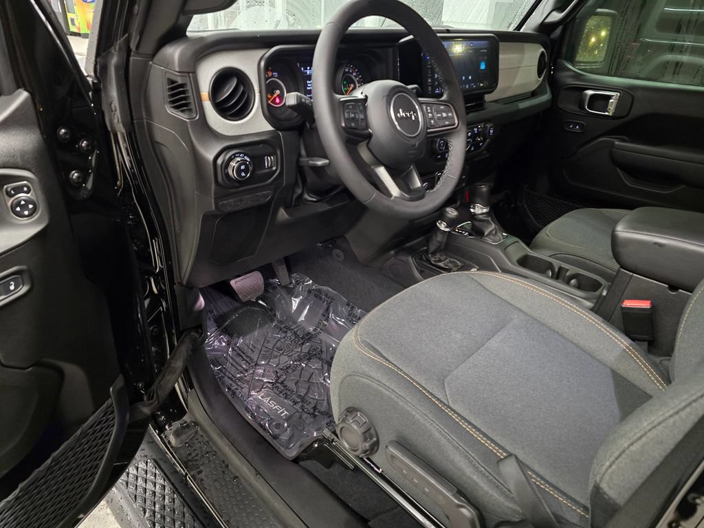 Used 2025 Black Clearcoat Jeep Sport S image 17